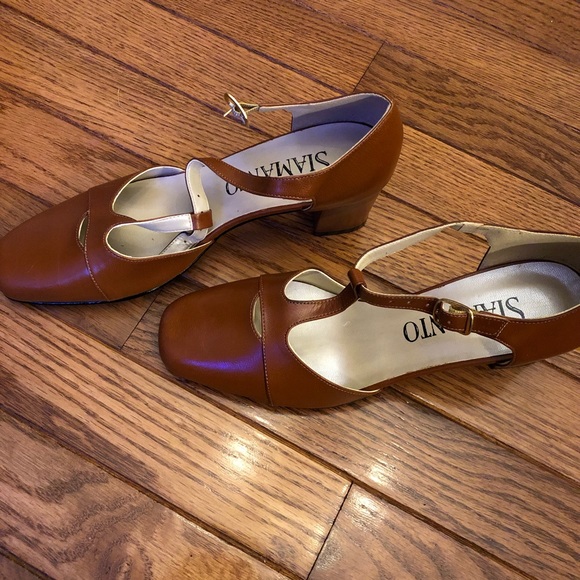 SIAMANTO Brown Chunky Strap Heels - Picture 4 of 7